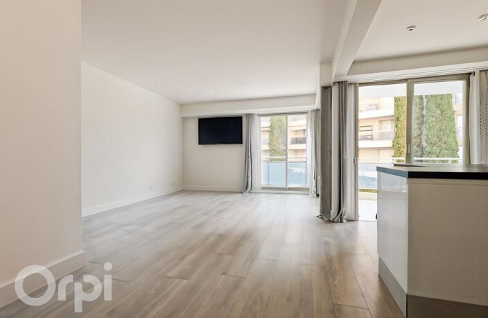 APPARTEMENT 3 PIÈCES - TERRASSE - STATIONNEMENT - QUARTIER MONTROSE — photo 3