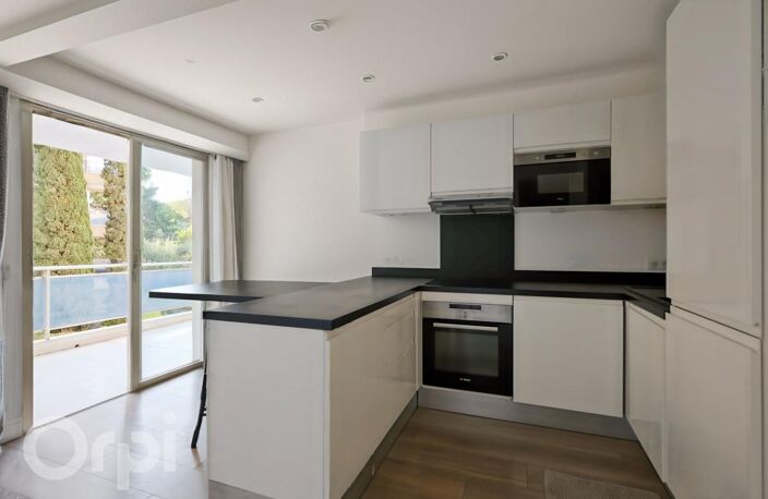 APPARTEMENT 3 PIÈCES - TERRASSE - STATIONNEMENT - QUARTIER MONTROSE — photo 4