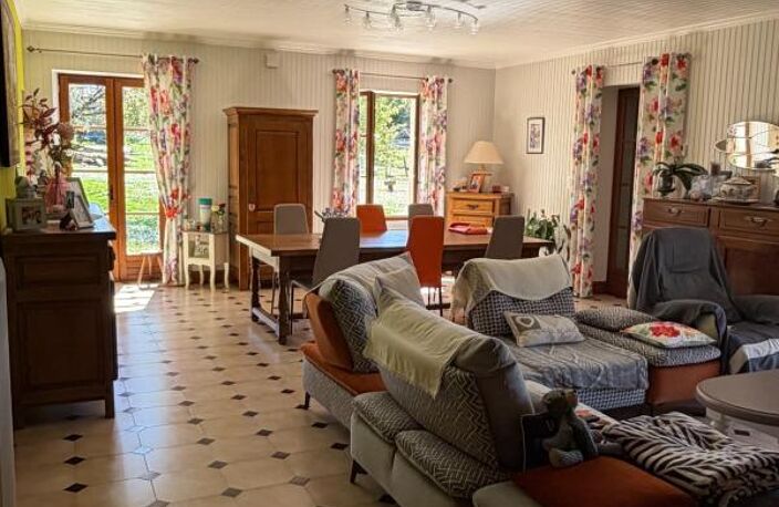 Brie. Maison en pierre de 200 m² sur une parcelle de 3392 m² — photo 3