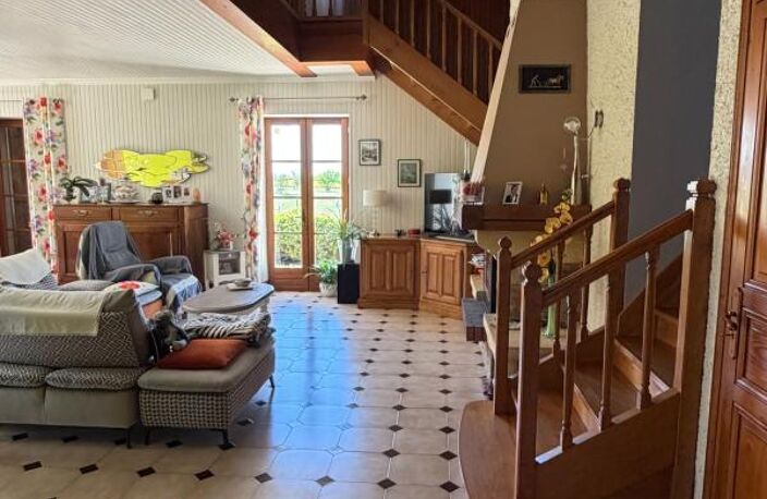Brie. Maison en pierre de 200 m² sur une parcelle de 3392 m² — photo 4