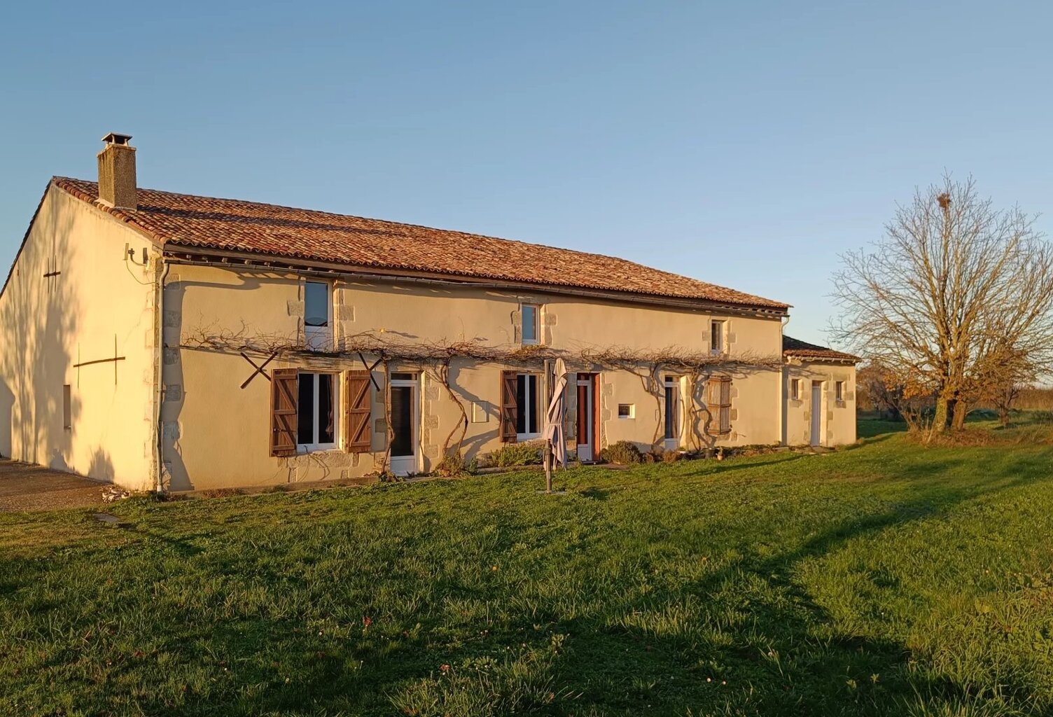 MAISON EN PIERRE 364 m2 VOUILLÉ — photo 1