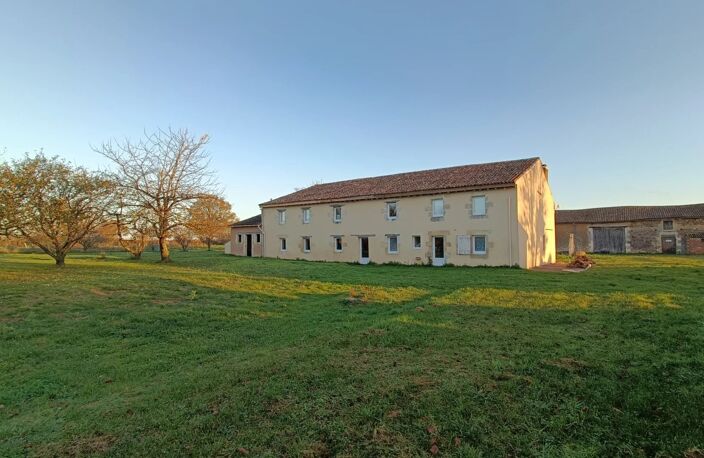 MAISON EN PIERRE 364 m2 VOUILLÉ — photo 3