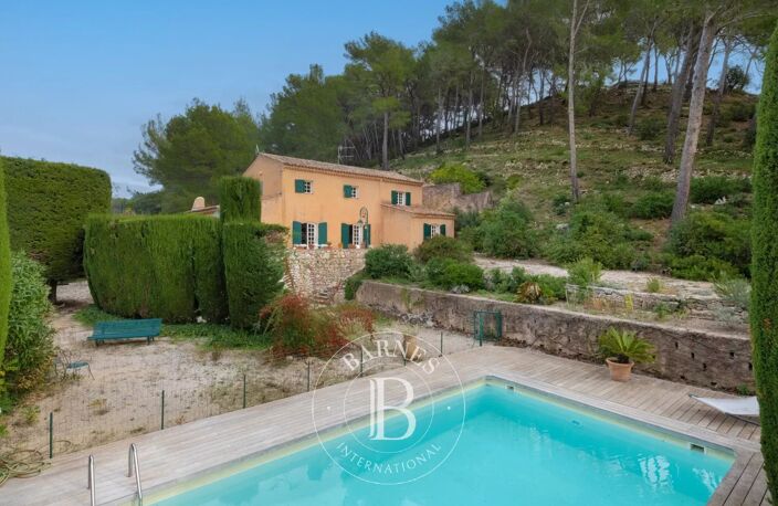 VENTE – CASSIS – BASTIDE – 6 CHAMBRES - PISCINE - VUE MER — photo 2