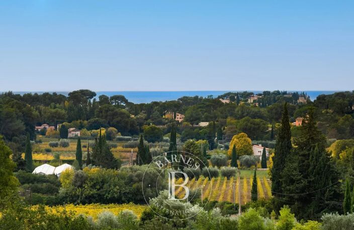 VENTE – CASSIS – BASTIDE – 6 CHAMBRES - PISCINE - VUE MER — photo 4