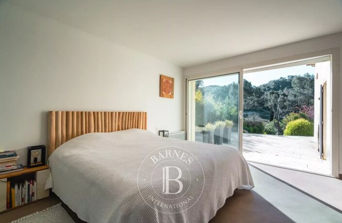 VENTE - CASSIS - LES JANOTS - VILLA FAMILIALE - PISCINE - DÉPEND — photo 2