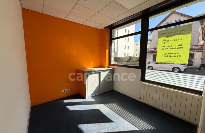 Local/bureau à usage commercial ou professionnel — photo 4