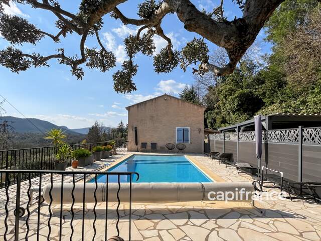 Villa de charme avec vue panoramique et piscine - 7 pièces - BAGNOLS EN FORET (83) — photo du bien