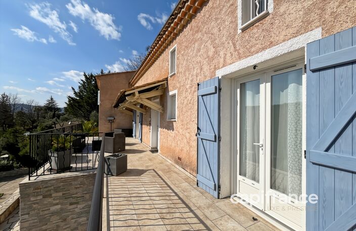 Villa de charme avec vue panoramique et piscine - 7 pièces - BAGNOLS EN FORET (83) — photo 3