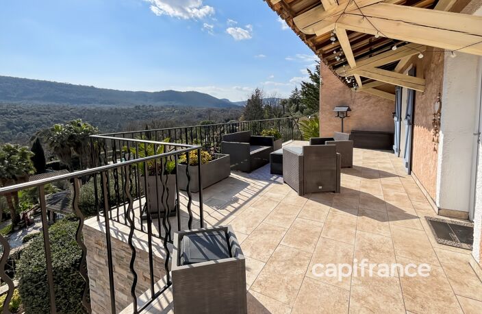 Villa de charme avec vue panoramique et piscine - 7 pièces - BAGNOLS EN FORET (83) — photo 4
