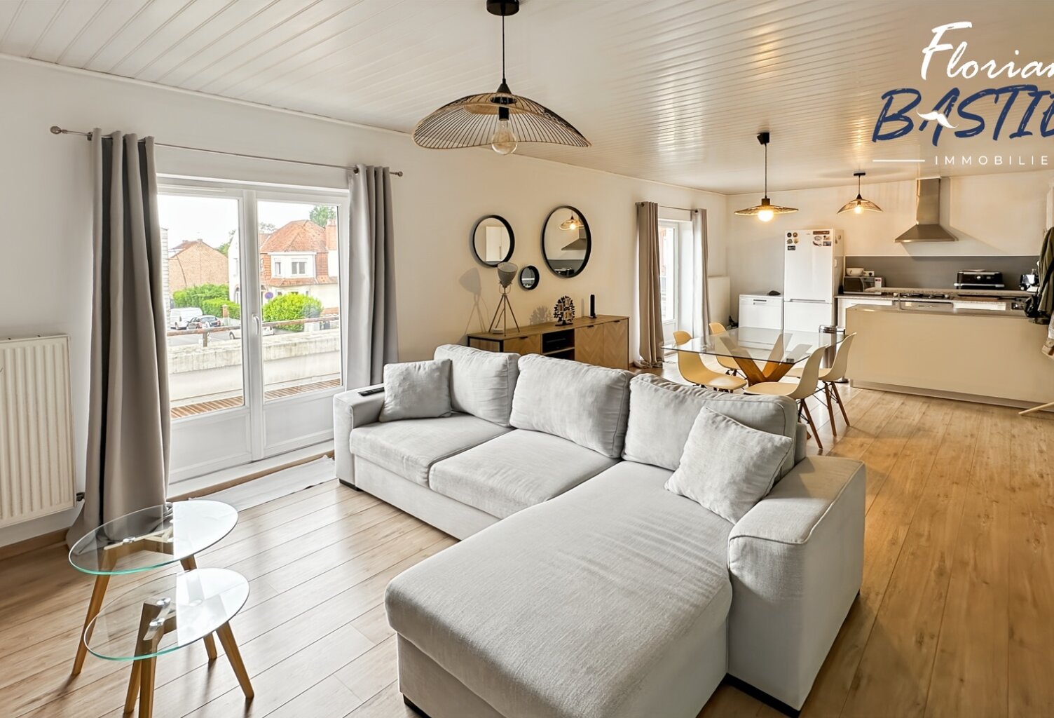 Immeuble en centre-ville – 3 lots – 27 000€/an — photo 1