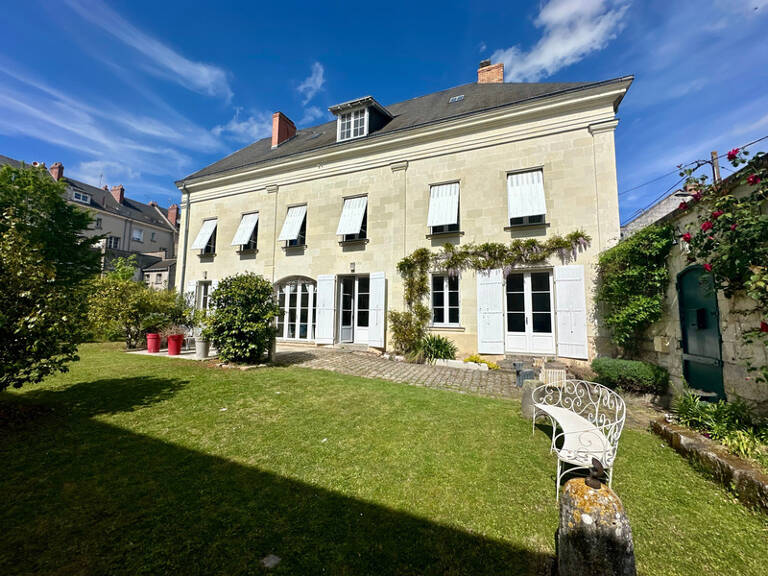 Exceptionnel au coeur de Saumur et des bords de loire une demeure de 375 m² - dépendances - Garages - jardin -1439m² — photo 1