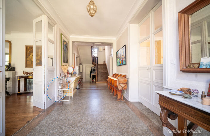 Exceptionnel au coeur de Saumur et des bords de loire une demeure de 375 m² - dépendances - Garages - jardin -1439m² — photo 2