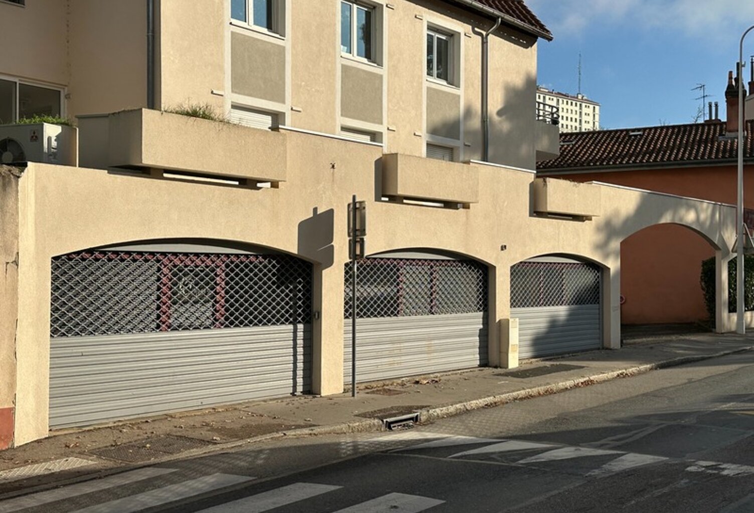 Local/bureau RDC idéal professions libérales à vendre LYON 9EME (69) exclusivité: Local de 86 m² + 45 m² de réserve en sous-sol — photo 1