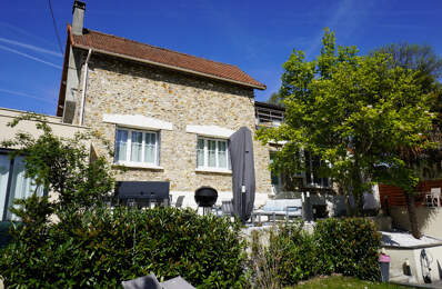 COUP DE CŒUR ASSURÉ pour cette magnifique maison en pierre des années 1930, entièrement rénovée, alliant cachet de l’ancien, volumes exceptionnels et confort moderne, au cœur d’un environnement calme — photo du bien