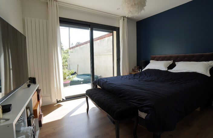 COUP DE CŒUR ASSURÉ pour cette magnifique maison en pierre des années 1930, entièrement rénovée, alliant cachet de l’ancien, volumes exceptionnels et confort moderne, au cœur d’un environnement calme — photo 4