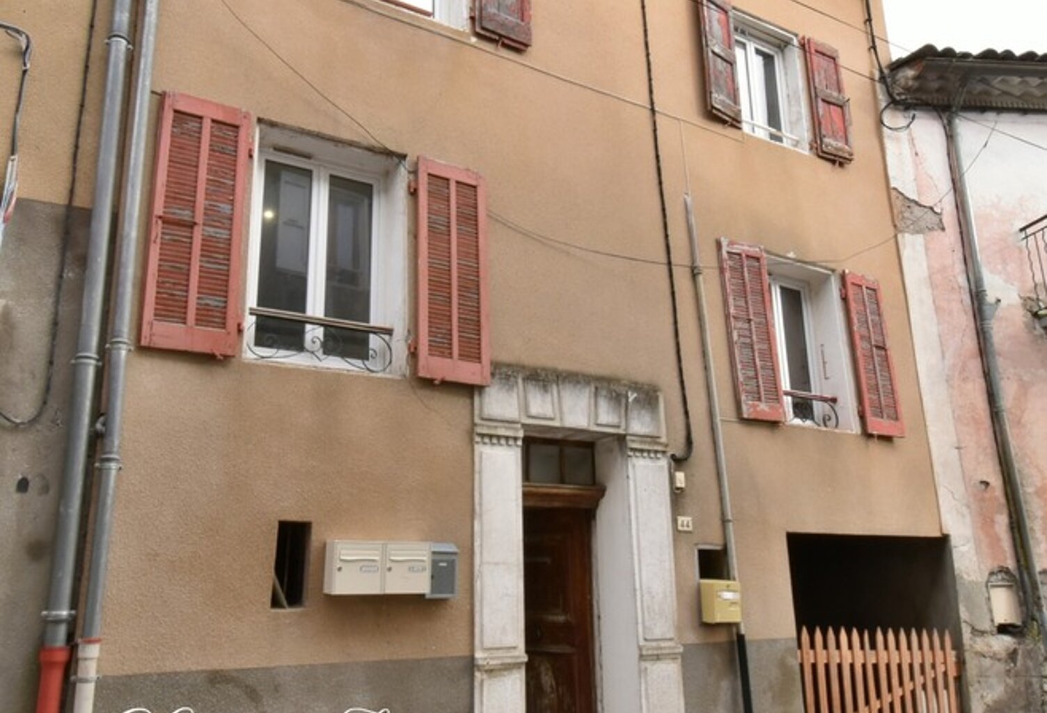 Immeuble de rapport à vendre - LA MOTTE DU CAIRE (04) — photo 1