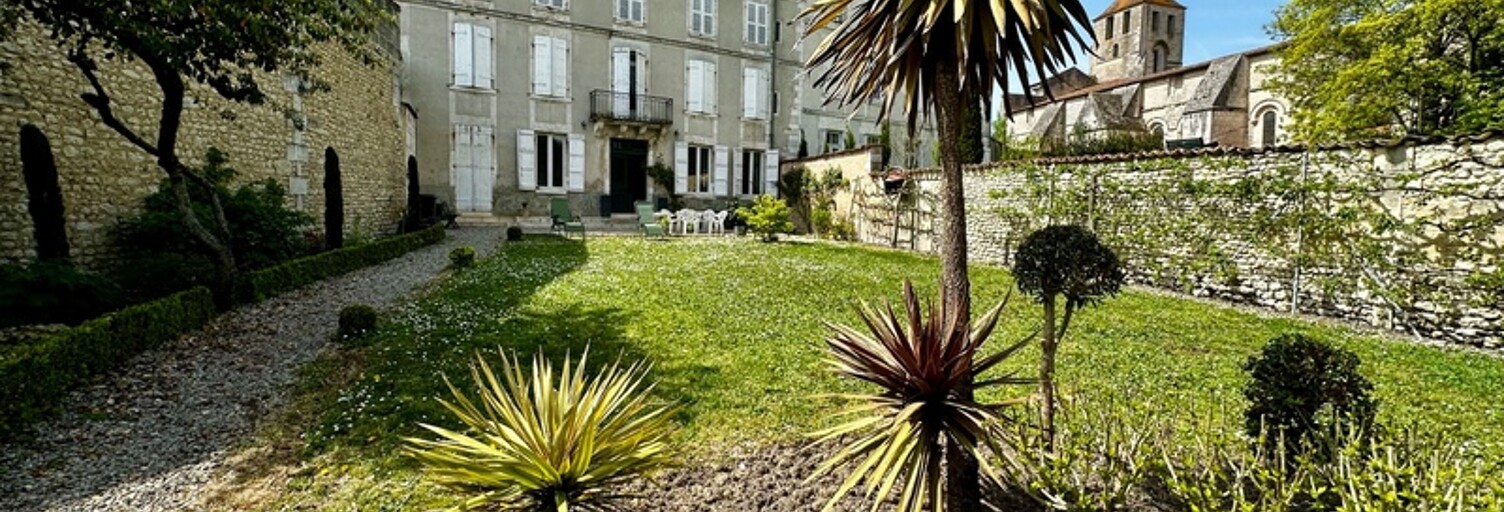 Maison 12 Pièces 380 m² à vendre à Barbezieux-Saint-Hilaire (16300)