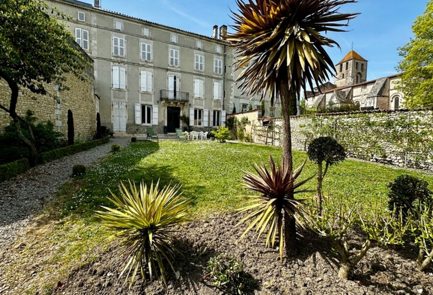 Dpt Charente (16), à vendre BARBEZIEUX SAINT HILAIRE maison de caractère — photo 1