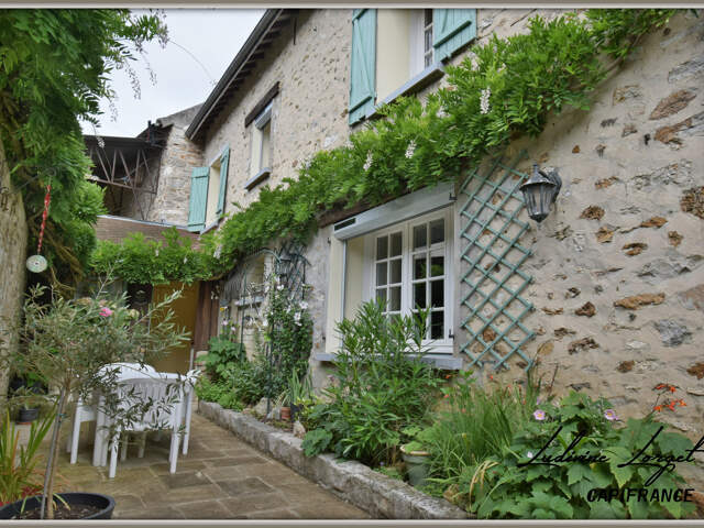Maison à vendre 6 pièces proche de CHATEAU-THIERRY (02) 154m2 -3 chambres - 1 pièce bureau-  Garage semi couvert - cour 65m2 - Terrasse- — photo du bien