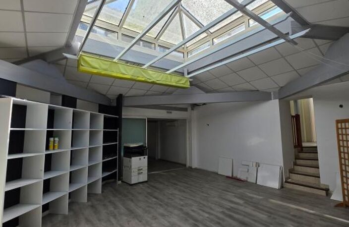 Local Professionnel Atypique & Lumineux : 142 m² sous Verrière à Mont-de-Marsan — photo 2