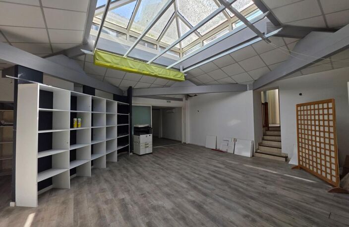 Local Professionnel Atypique & Lumineux : 142 m² sous Verrière à Mont-de-Marsan — photo 3