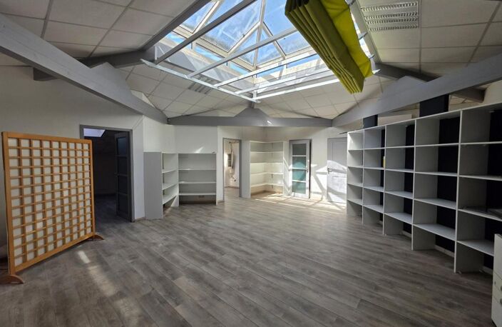 Local Professionnel Atypique & Lumineux : 142 m² sous Verrière à Mont-de-Marsan — photo 4