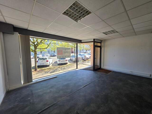 Opportunité à Mont-de-Marsan : Local Professionnel de 138 m² — photo du bien