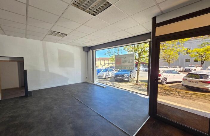 Opportunité à Mont-de-Marsan : Local Professionnel de 138 m² — photo 2