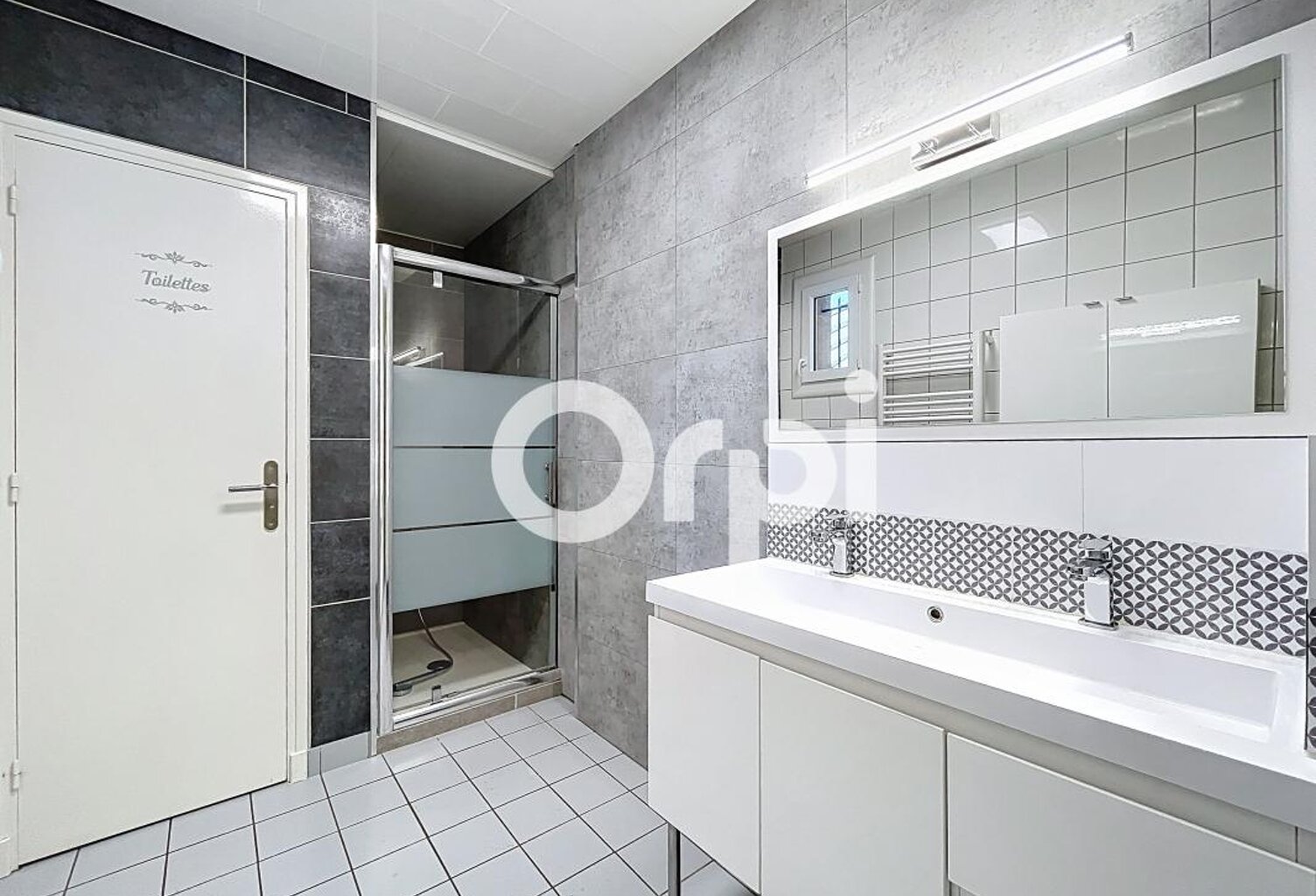 Ensemble immobilier Maison 6 chambres, 3 bureaux louables 1500€/mois — photo 1