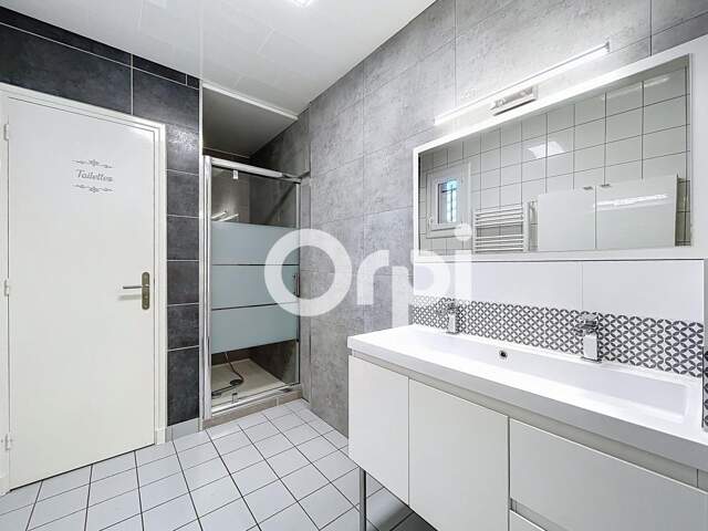 Ensemble immobilier Maison 6 chambres, 3 bureaux louables 1500€/mois — photo du bien