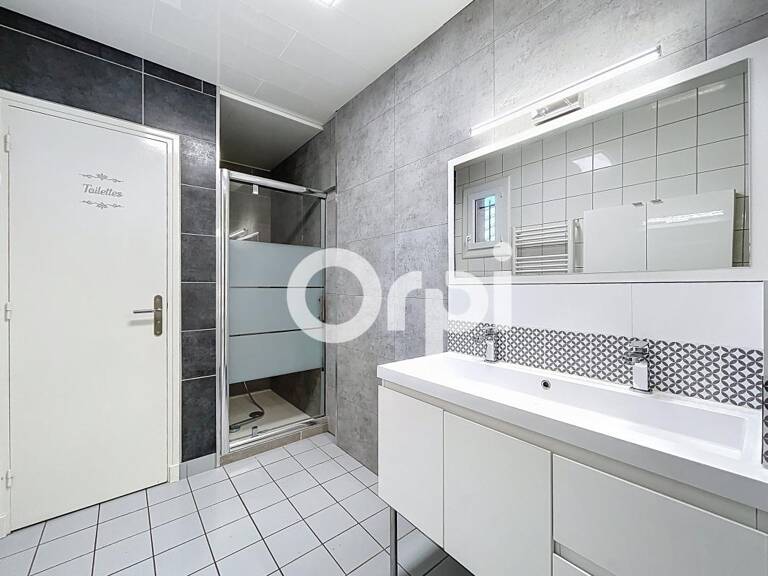 Ensemble immobilier Maison 6 chambres, 3 bureaux louables 1500€/mois — photo 1