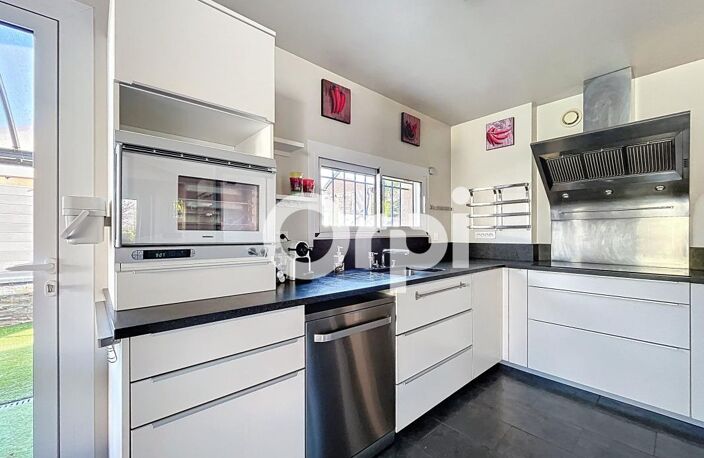 Ensemble immobilier Maison 6 chambres, 3 bureaux louables 1500€/mois — photo 2