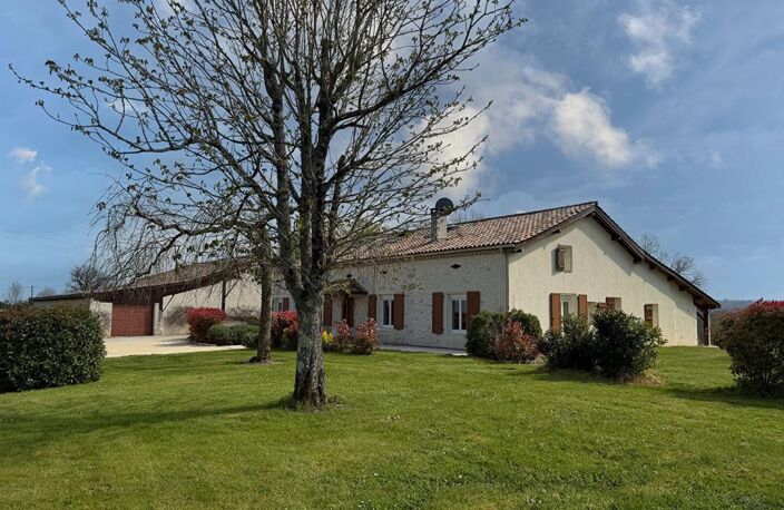 Superbe ferme rénovée avec soin avec piscine, grande grange et vues imprenables — photo 3