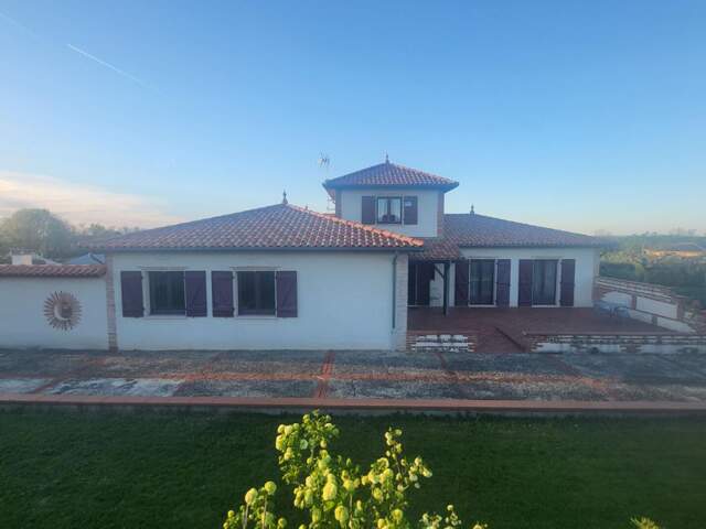 Maison Castelmayran 10 pièce(s) 255 m2 — photo du bien