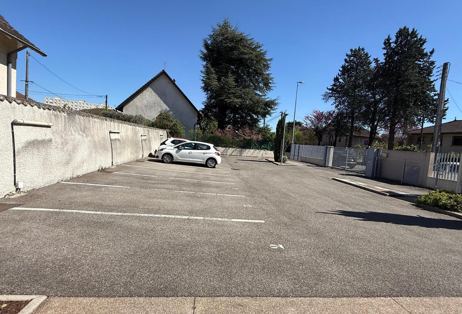 Location garage   à Meyzieu (69330) — photo 1
