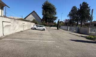 Garage   m² à louer à Meyzieu (69330)