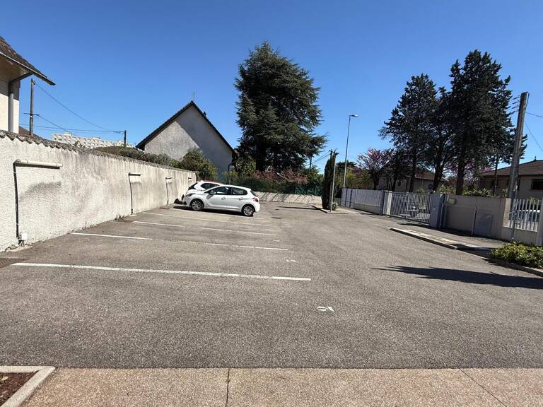Garage   — photo 1