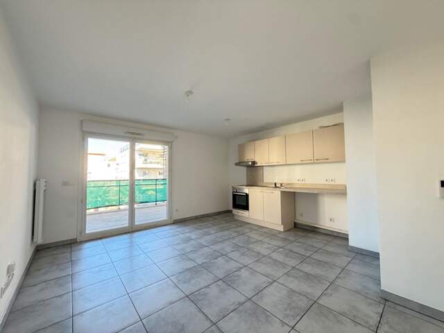 Appartement T2 avec grande terrasse à 800m de la plage - LE LAVANDOU — photo du bien