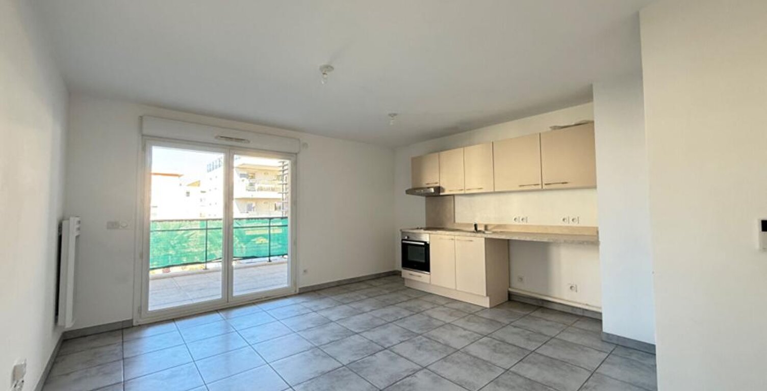 Appartement T2 avec grande terrasse à 800m de la plage - LE LAVANDOU — photo 1
