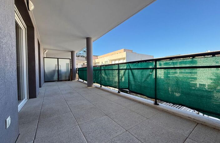 Appartement T2 avec grande terrasse à 800m de la plage - LE LAVANDOU — photo 2
