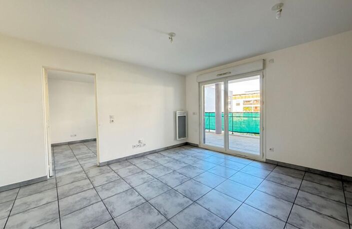 Appartement T2 avec grande terrasse à 800m de la plage - LE LAVANDOU — photo 3