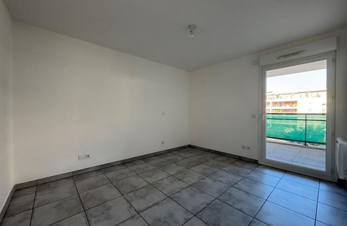 Appartement T2 avec grande terrasse à 800m de la plage - LE LAVANDOU — photo 4