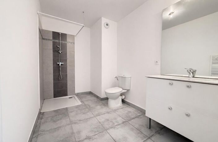 Appartement T2 avec grande terrasse à 800m de la plage - LE LAVANDOU — photo 5