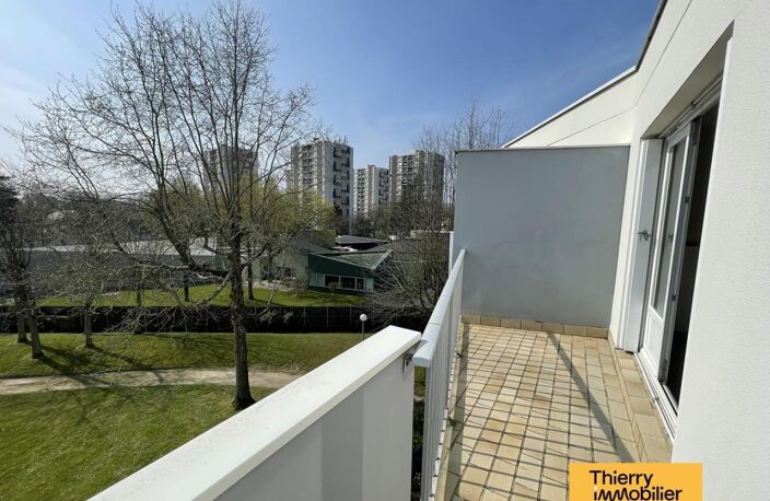 BEAUJOIRE T5 dernier étage commerces et services au pied de la résidence — photo 4