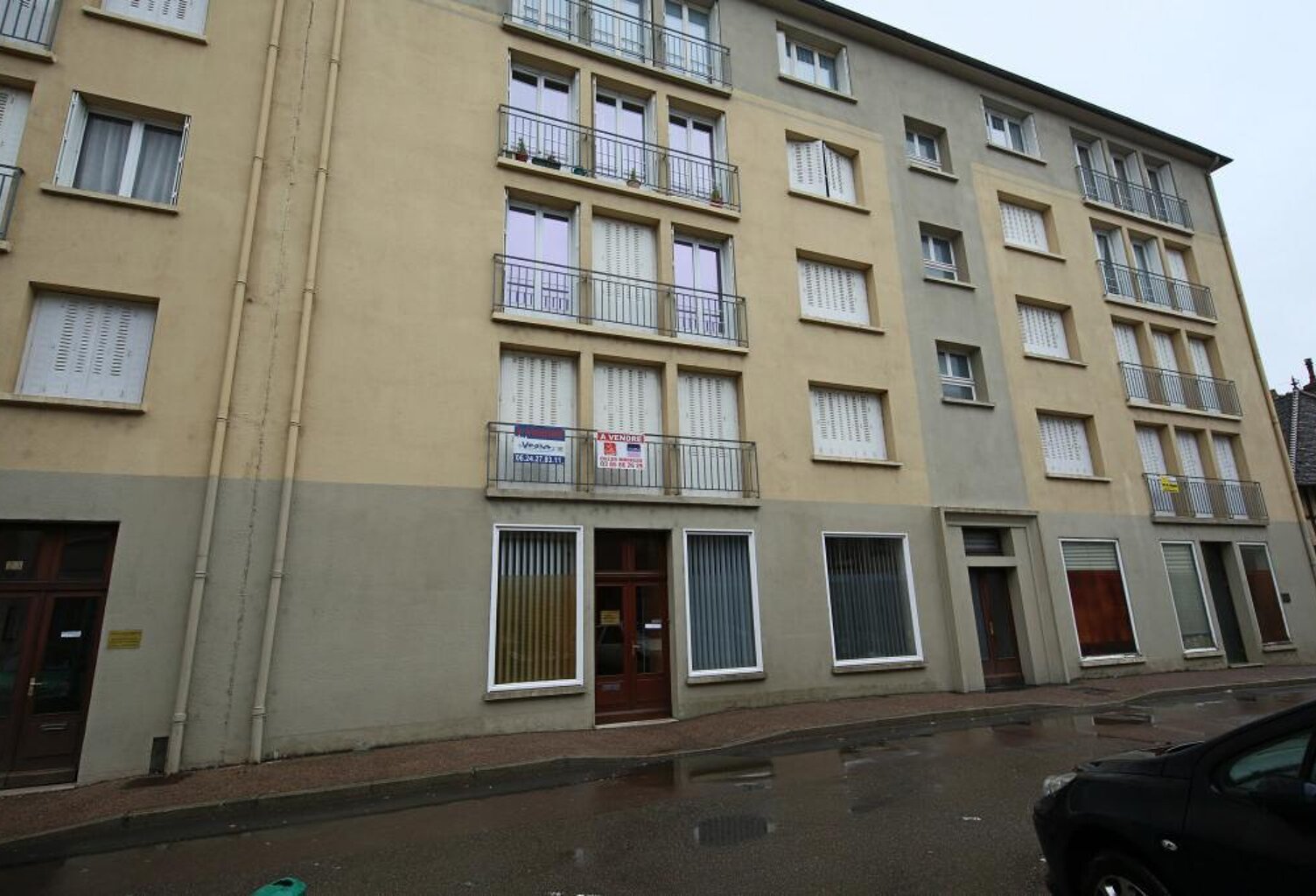Bureaux de 64 m² de plain-pied à vendre en plein centre ville d'Autun — photo 1