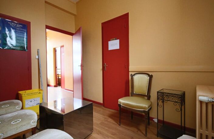 Bureaux de 64 m² de plain-pied à vendre en plein centre ville d'Autun — photo 4