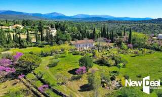 Maison 10 Pièces 257 m² à vendre à Tourrettes (83440)