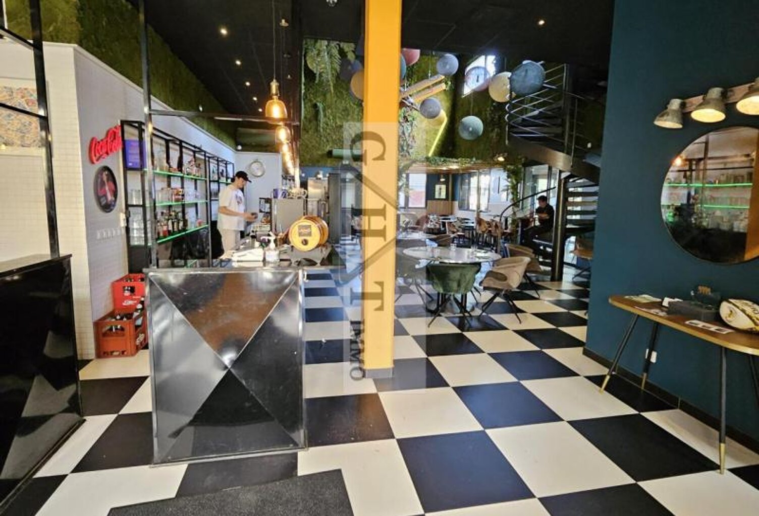 Immeuble de 1400 m² en parfait état 5.75% RENTABILITE — photo 1