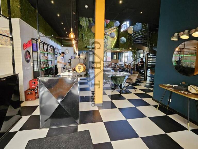 Immeuble de 1400 m² en parfait état 5.75% RENTABILITE — photo 1
