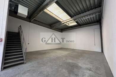 Local industriel  2373 €